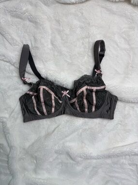 Cake Gray Bra with Pale Pink Trim